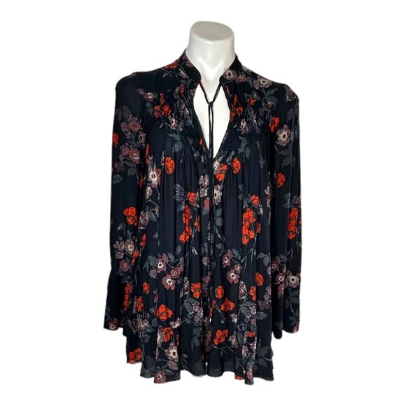 FREE PEOPLE Pebble Crepe So Fine Smocked Tunic Top Navy Floral Bell Sleeve Sz S - Picture 4 of 13